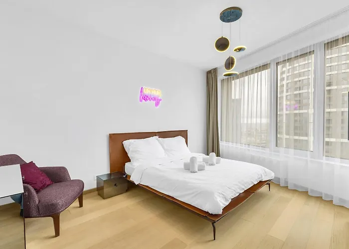 Skypark's Modern Lejlighed *